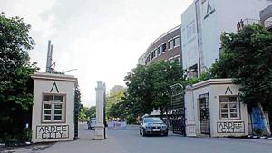 The colony houses 2,600 families, which have had to bear the brunt of irregular power supply and outages for long.(HT Photo) The colony houses 2,600 families, which have had to bear the brunt of irregular power supply and outages for long.(HT Photo)