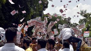 A shot from last year’s Delhi University Students Union Election held at the North Campus.(Sushil Kumar/HT PHOTO) A shot from last year’s Delhi University Students Union Election held at the North Campus.(Sushil Kumar/HT PHOTO)