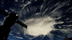 International Space Station photo by astronaut Ricky Arnold shows Hurricane Florence over the Atlantic Ocean in the early morning hours of September 6, 2018.(Reuters Photo) International Space Station photo by astronaut Ricky Arnold shows Hurricane Florence over the Atlantic Ocean in the early morning hours of September 6, 2018.(Reuters Photo)