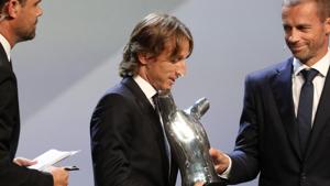 Croatia's midfielder Luka Modric receives the UEFA Men’s Player of the Year award.(AFP) Croatia's midfielder Luka Modric receives the UEFA Men’s Player of the Year award.(AFP)