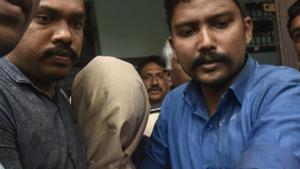 Twenty-year-old Sarfaraz Shaikh (face covered), arrested for the murder of 39-year-old HDFC bank vice president Siddharth Sanghvi, was presented before the magistrate court in Mumbai, on Monday, September 10, 2018.(Kunal Patil/HT Photo) Twenty-year-old Sarfaraz Shaikh (face covered), arrested for the murder of 39-year-old HDFC bank vice president Siddharth Sanghvi, was presented before the magistrate court in Mumbai, on Monday, September 10, 2018.(Kunal Patil/HT Photo)