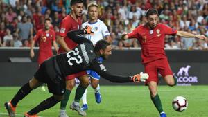 Portuguese forward Bernardo Silva (right) vies with Italian goalkeeper Gianluigi Donnarumma during the UEFA Nations League match at the Luz stadium in Lisbon.(AFP) Portuguese forward Bernardo Silva (right) vies with Italian goalkeeper Gianluigi Donnarumma during the UEFA Nations League match at the Luz stadium in Lisbon.(AFP)