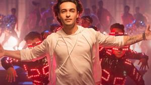 Loveratri song Rangtaari, featuring Aayush Sharma, has an unmistakable Navratri flavour. Loveratri song Rangtaari, featuring Aayush Sharma, has an unmistakable Navratri flavour.
