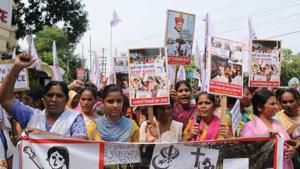 Janwadi Istri Sabha stages protest in Jalandhar on Wednesday.(HT Photo) Janwadi Istri Sabha stages protest in Jalandhar on Wednesday.(HT Photo)