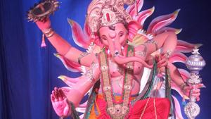 Mumbaicha Raja at Ganesh Galli in Lalbaug, Mumbai, was unveiled on Tuesday, September 11, 2018.(Bhushan Koyande / HT Photo) Mumbaicha Raja at Ganesh Galli in Lalbaug, Mumbai, was unveiled on Tuesday, September 11, 2018.(Bhushan Koyande / HT Photo)