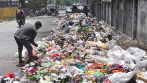 On September 7, the high court had directed district magistrate, Dehradun, to ensure the removal of garbage from Dehradun city, especially near school buildings and hospitals within 24 hours in collaboration with the Dehradun Municipal Corporation.(HT File Photo) On September 7, the high court had directed district magistrate, Dehradun, to ensure the removal of garbage from Dehradun city, especially near school buildings and hospitals within 24 hours in collaboration with the Dehradun Municipal Corporation.(HT File Photo)