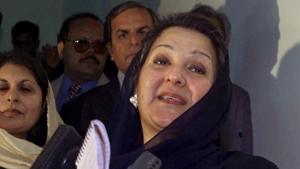 FILE - In this Dec. 9, 2000 file photo, Kulsoom Nawaz, wife of former Pakistani Prime Minister Nawaz Sharif, talks to reporters in Islamabad, Pakistan.(AP) FILE - In this Dec. 9, 2000 file photo, Kulsoom Nawaz, wife of former Pakistani Prime Minister Nawaz Sharif, talks to reporters in Islamabad, Pakistan.(AP)