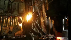 A worker operates a hydraulic press machine at a workshop manufacturing flanges for automobiles in Mumbai.(REUTERS) A worker operates a hydraulic press machine at a workshop manufacturing flanges for automobiles in Mumbai.(REUTERS)