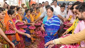 Rajasthan chief minister Vasundhara Raje’s attempts to woo the Rajput community haven’t yielded any significant results.(PTI)