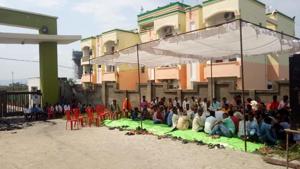 Villagers outside the BRBCL township in Aurangabad, Bihar, on September 11, 2018.(Ajay Kumar Choubey / HT Photo) Villagers outside the BRBCL township in Aurangabad, Bihar, on September 11, 2018.(Ajay Kumar Choubey / HT Photo)