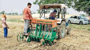 A farmer using the Happy Seeder to manage stubble in his paddy field in Patiala district.(HT File) A farmer using the Happy Seeder to manage stubble in his paddy field in Patiala district.(HT File)