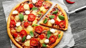 Diners at full service restaurants whose menus listed calories ordered meals with three percent fewer calories — about 45 calories less — than those who had menus without calorie information.(Shutterstock) Diners at full service restaurants whose menus listed calories ordered meals with three percent fewer calories — about 45 calories less — than those who had menus without calorie information.(Shutterstock)