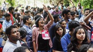 Jawaharlal Nehru University students wait to place their votes during the students' union polls, in New Delhi.(PTI Photo) Jawaharlal Nehru University students wait to place their votes during the students' union polls, in New Delhi.(PTI Photo)