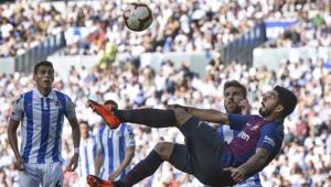 FC Barcelona's Luis Suarez attempts an overhead kick during the Spanish La Liga soccer match between Real Sociedad and FC Barcelona.(AP) FC Barcelona's Luis Suarez attempts an overhead kick during the Spanish La Liga soccer match between Real Sociedad and FC Barcelona.(AP)