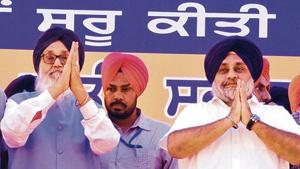 Former CM and SAD supremo Parkash Singh Badal and party president Sukhbir Singh Badal at the ‘Pol Khol’ rally in Faridkot on Sunday.(HT Photo) Former CM and SAD supremo Parkash Singh Badal and party president Sukhbir Singh Badal at the ‘Pol Khol’ rally in Faridkot on Sunday.(HT Photo)
