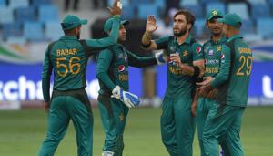 Usman Shinwari (centre) picked three wickets against Hong Kong on Sunday.(ICC/Twitter) Usman Shinwari (centre) picked three wickets against Hong Kong on Sunday.(ICC/Twitter)