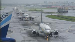 Due to heavy rain in Mumbai flights where delay for departure and arrival at Mumbai Chatrapati international Airport in Mumbai, India.(HT File Photo) Due to heavy rain in Mumbai flights where delay for departure and arrival at Mumbai Chatrapati international Airport in Mumbai, India.(HT File Photo)