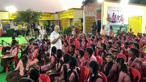 PM Narendra Modi reached Varanasi in the evening to spend the day with 300 children from schools and slums.(PTI) PM Narendra Modi reached Varanasi in the evening to spend the day with 300 children from schools and slums.(PTI)