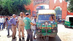 During the drive on Monday, nearly 122 autorickshaws were seized from the Sihani Gate police station area, while Indirapuram police seized another 140 autos.(HT Photo) During the drive on Monday, nearly 122 autorickshaws were seized from the Sihani Gate police station area, while Indirapuram police seized another 140 autos.(HT Photo)