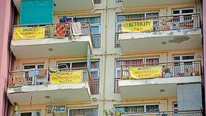 Residents of have hung huge yellow banners from their balconies, each listing the issues faced by them.(Sakib Ali/HT photo) Residents of have hung huge yellow banners from their balconies, each listing the issues faced by them.(Sakib Ali/HT photo)