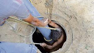 Most sewer workers in the city do not have access to safety gear; Anil’s inability to bear body pain had made him quit his previous job.(HT PHOTO) Most sewer workers in the city do not have access to safety gear; Anil’s inability to bear body pain had made him quit his previous job.(HT PHOTO)
