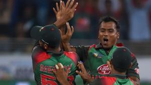 Bangladesh cricketer Rubel Hossain (C) celebrates with teammates after he dismissed Sri Lanka's cricket team captain Angelo Mathews.(AFP) Bangladesh cricketer Rubel Hossain (C) celebrates with teammates after he dismissed Sri Lanka's cricket team captain Angelo Mathews.(AFP)