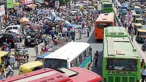 Officials in the Delhi government said 107 buses will be required to implement the pilot project.(HT File) Officials in the Delhi government said 107 buses will be required to implement the pilot project.(HT File)