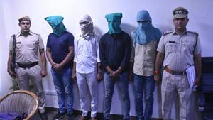 Police arrested five members of Boda gang who snatched mobile and cash.(HT Photo) Police arrested five members of Boda gang who snatched mobile and cash.(HT Photo)
