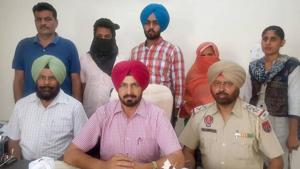 Drug Peddlers (Face Covered) arrested by Ludhiana police special task force.(HT Photo) Drug Peddlers (Face Covered) arrested by Ludhiana police special task force.(HT Photo)