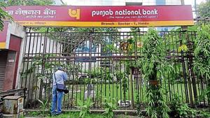 The attempted robbery took place at Punjab National Bank’s (PNB) branch in Sector 1, Noida, early on Friday.(Sunil Ghosh /HT Photo) The attempted robbery took place at Punjab National Bank’s (PNB) branch in Sector 1, Noida, early on Friday.(Sunil Ghosh /HT Photo)