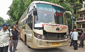 Private buses plying between Delhi and Bihar has become the lifeline for lakhs of migrants who often struggle to reserve train tickets.(Raj K Raj/HT PHOTO) Private buses plying between Delhi and Bihar has become the lifeline for lakhs of migrants who often struggle to reserve train tickets.(Raj K Raj/HT PHOTO)