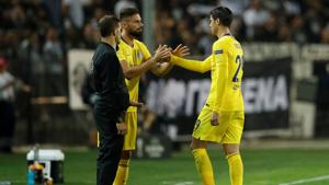 Soccer Football - Europa League - Group Stage - Group L - PAOK Salonika v Chelsea - Toumba Stadium, Thessaloniki, Greece - September 20, 2018 Chelsea's Olivier Giroud comes on as a substitute to replace Alvaro Morata(REUTERS) Soccer Football - Europa League - Group Stage - Group L - PAOK Salonika v Chelsea - Toumba Stadium, Thessaloniki, Greece - September 20, 2018 Chelsea's Olivier Giroud comes on as a substitute to replace Alvaro Morata(REUTERS)