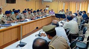 The district administration has asked the police to take every small crime seriously and respond with efficiency.(HT photo) The district administration has asked the police to take every small crime seriously and respond with efficiency.(HT photo)