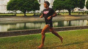 Milind Soman running at Victoria Memorial, Kolkata.(Milind Soman Instagram) Milind Soman running at Victoria Memorial, Kolkata.(Milind Soman Instagram)