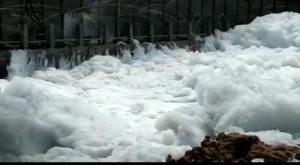 Thanks to copious rains the city received on Sunday and Monday, a large amount of froth was seen on the surface of the 900-acre Bellandur lake.(ANI/Twitter) Thanks to copious rains the city received on Sunday and Monday, a large amount of froth was seen on the surface of the 900-acre Bellandur lake.(ANI/Twitter)