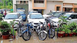 The police recovered five Brezza cars, three Swift cars, one Fortuner and one Creta, besides four Bullet motorcycles.(HT Photo) The police recovered five Brezza cars, three Swift cars, one Fortuner and one Creta, besides four Bullet motorcycles.(HT Photo)