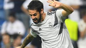 Real Madrid's Spanish midfielder Isco warms up before the UEFA Champions League group G football match between Real Madrid CF and AS Roma.(AFP) Real Madrid's Spanish midfielder Isco warms up before the UEFA Champions League group G football match between Real Madrid CF and AS Roma.(AFP)