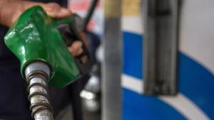 Five states and the union territory of Chandigarh on Tuesday agreed to move towards uniform fuel rates.(PTI File Photo) Five states and the union territory of Chandigarh on Tuesday agreed to move towards uniform fuel rates.(PTI File Photo)