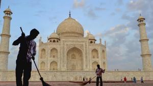 Workers sweep the premises of Taj Mahal under 'Swachhta hi Seva' campaign, in Agra.(PTI/File Photo) Workers sweep the premises of Taj Mahal under 'Swachhta hi Seva' campaign, in Agra.(PTI/File Photo)