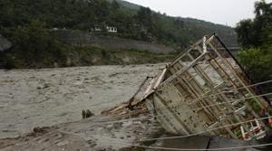 The water level of river Beas has risen following heavy rains and even washed away portions of national highway in Kullu District, India on Monday, Sept 24, 2018.(Aqil Khan / HT Photo) The water level of river Beas has risen following heavy rains and even washed away portions of national highway in Kullu District, India on Monday, Sept 24, 2018.(Aqil Khan / HT Photo)