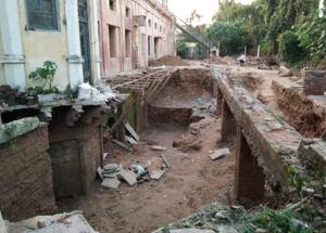 UPRNN had earlier dug around 255 ft and unearthed a grand 15*15 room. Excavators found brackets, walls and pillars, buried deep into the ground. The agency has restarted work on the site.(Sourced) UPRNN had earlier dug around 255 ft and unearthed a grand 15*15 room. Excavators found brackets, walls and pillars, buried deep into the ground. The agency has restarted work on the site.(Sourced)