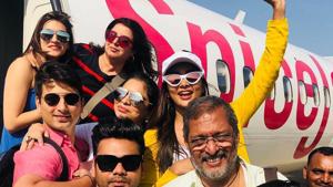 Farah Khan shared a picture with the cast and crew of Housefull 4 from Jaisalmer.(Instagram) Farah Khan shared a picture with the cast and crew of Housefull 4 from Jaisalmer.(Instagram)