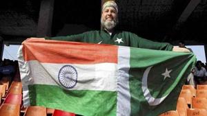 Bashir Chacha (also known as Chacha Chicago) was supporting India at the Asia Cup final.(Twitter) Bashir Chacha (also known as Chacha Chicago) was supporting India at the Asia Cup final.(Twitter)
