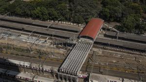 The Elphinstone-Lower Parel area has turned into a biz district, but the infrastructure to accommodate increasing commuters has not developed at the same pace.(Satish Bate/HT File Photo) The Elphinstone-Lower Parel area has turned into a biz district, but the infrastructure to accommodate increasing commuters has not developed at the same pace.(Satish Bate/HT File Photo)