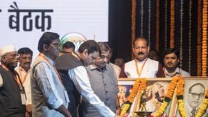 Bharatiya Janata Party (BJP) Maharashtra chief Raosaheb Danve, Maharashtra chief minister Devendra Fadnavis, Union minister for road transport and highways Nitin Gadkari in Mumbai on Thursday.(SATISH BATE/HT PHOTO) Bharatiya Janata Party (BJP) Maharashtra chief Raosaheb Danve, Maharashtra chief minister Devendra Fadnavis, Union minister for road transport and highways Nitin Gadkari in Mumbai on Thursday.(SATISH BATE/HT PHOTO)