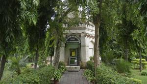 Constructed 500 years ago, the notified heritage structure — christened the gumti of Shaikh Ali — is serving as the local residents’ welfare association’s (RWA) office since 1960 and is out of bounds to the public.(Sanchit Khanna/HT Photo) Constructed 500 years ago, the notified heritage structure — christened the gumti of Shaikh Ali — is serving as the local residents’ welfare association’s (RWA) office since 1960 and is out of bounds to the public.(Sanchit Khanna/HT Photo)
