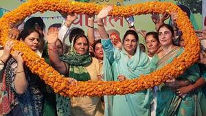 At 52, Naina is the first woman member of one of the state’s powerful political clans venturing out in a patriarchal society to prop up the party’s fortunes.(HT Photo) At 52, Naina is the first woman member of one of the state’s powerful political clans venturing out in a patriarchal society to prop up the party’s fortunes.(HT Photo)