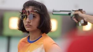 Palembang: Indian shooter Manu Bhaker competes in the 10m air pistol qualification round at the Asian Games 2018.(PTI) Palembang: Indian shooter Manu Bhaker competes in the 10m air pistol qualification round at the Asian Games 2018.(PTI)