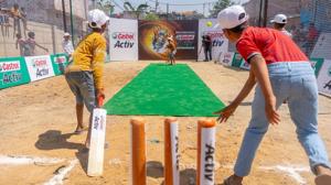 Castrol teamed up with the youth in Delhi, Chennai, and Ahmedabad to clean up filthy areas in their cities. The spaces were then used to play box cricket!(Castrol) Castrol teamed up with the youth in Delhi, Chennai, and Ahmedabad to clean up filthy areas in their cities. The spaces were then used to play box cricket!(Castrol)
