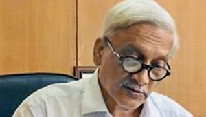 Goa chief minister Manohar Parrikar, who is battling a pancreatic ailment, will meet his cabinet colleagues in hospital over the next fortnight to discuss a possible redistribution of portfolios.(PTI/File Photo) Goa chief minister Manohar Parrikar, who is battling a pancreatic ailment, will meet his cabinet colleagues in hospital over the next fortnight to discuss a possible redistribution of portfolios.(PTI/File Photo)